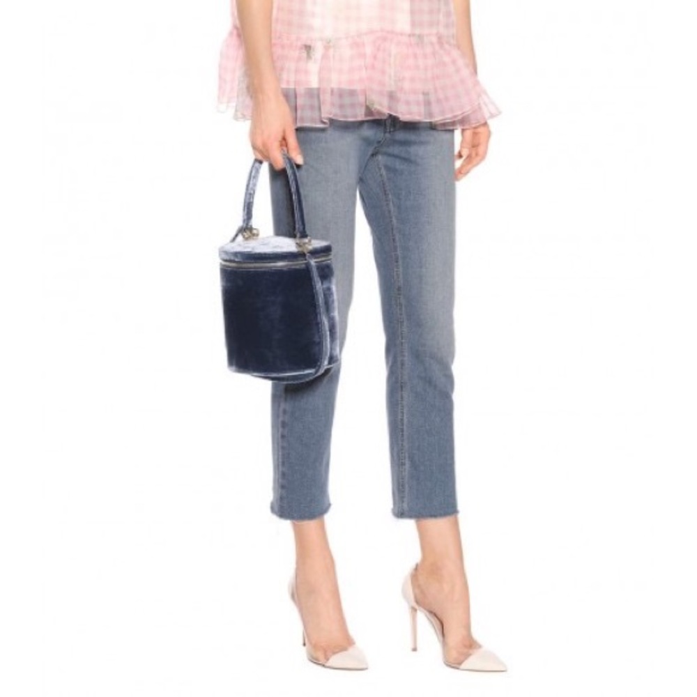 STAUD ‘vitti’ velvet bucket bag in navy blue - Picture 5 of 16